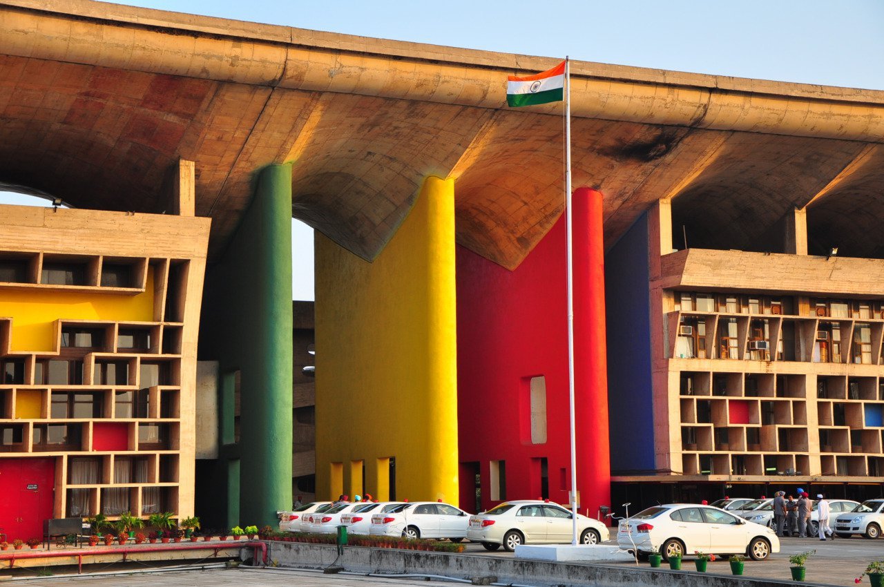 Здание Ассамблеи в Чандигархе. Индия