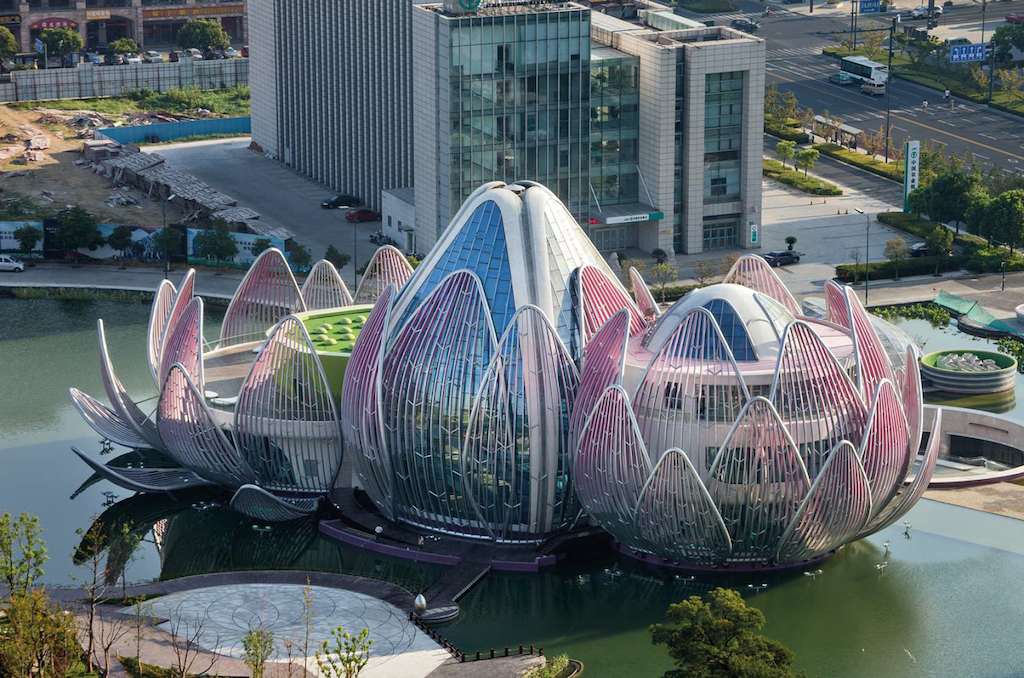 Здание в виде цветка в Китае